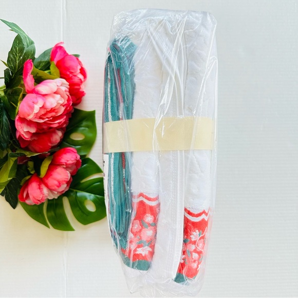 The Pioneer Woman Ditsy Dot 4-Piece Bath & Hand Towel Set NEW - Picture 7 of 9